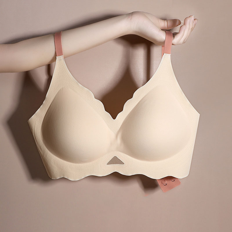薄いブラジャー