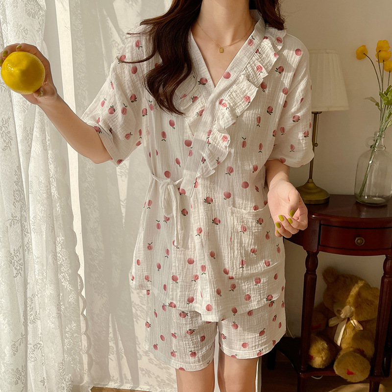 女性の着物パジャマ