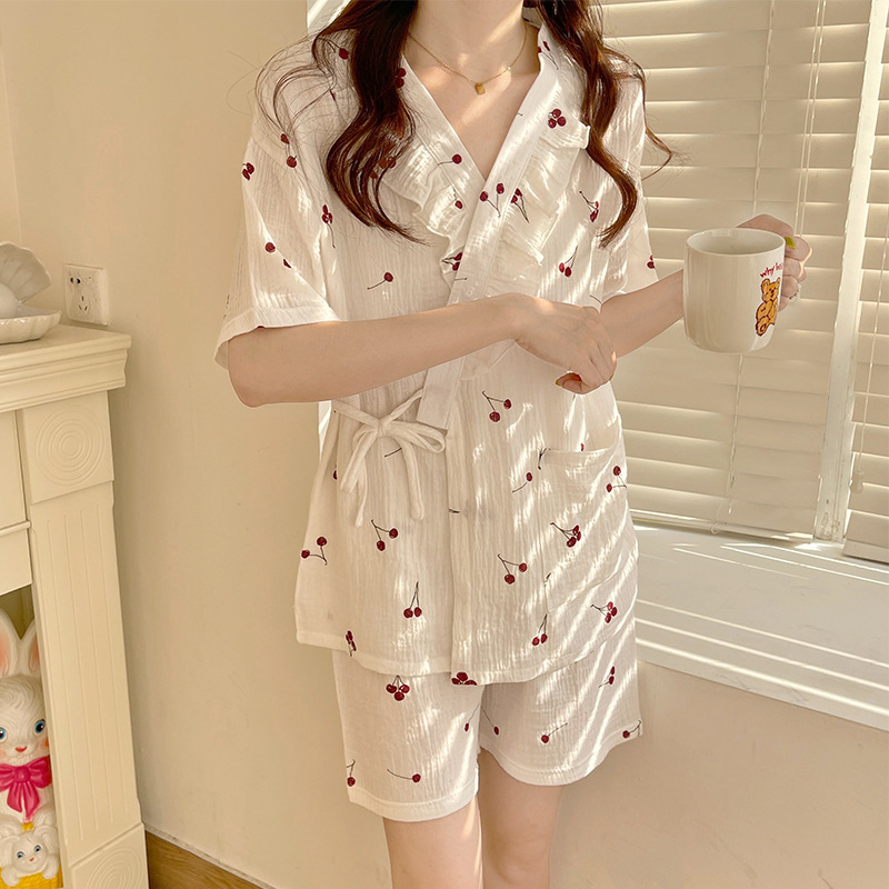 女性の着物パジャマ