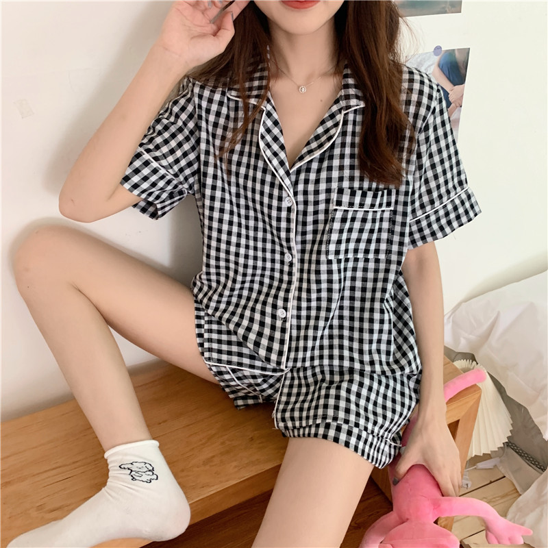 かわいい格子縞の家庭服