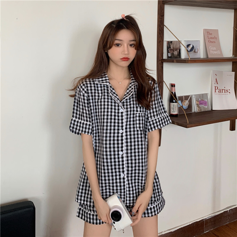かわいい格子縞の家庭服