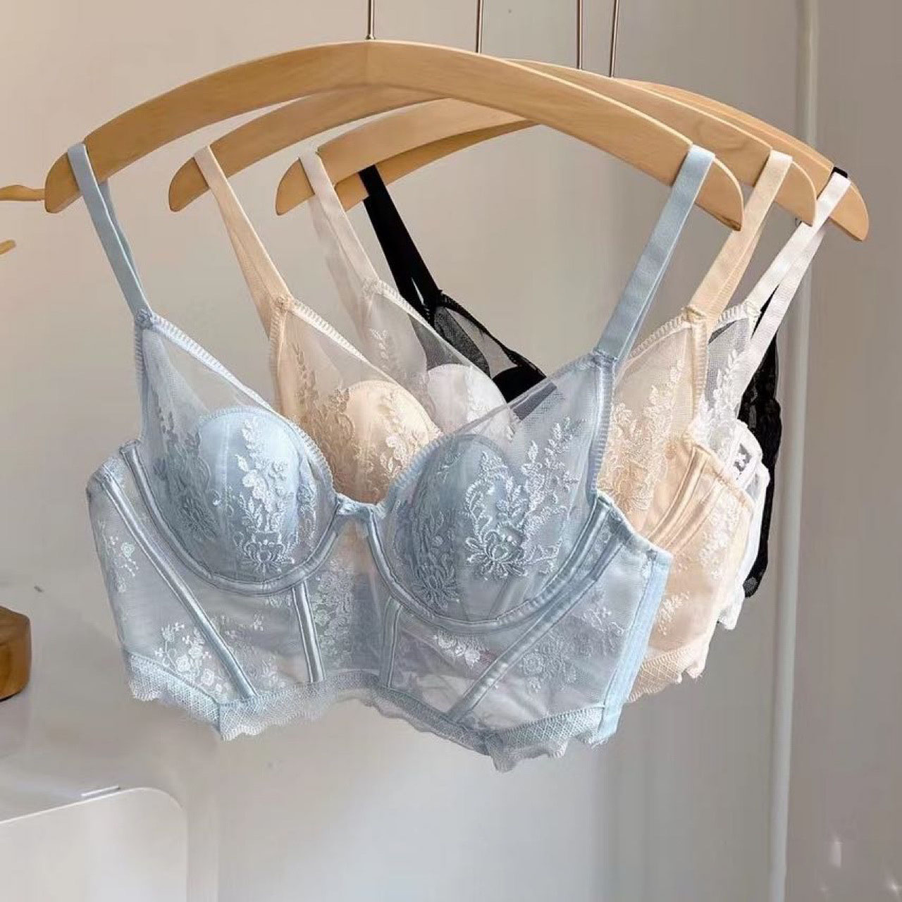 クリスタルカップセクシーブラ