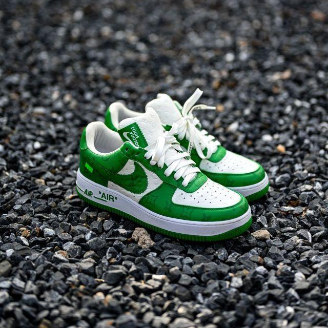 NiKe&Louis Vuitton【正規取扱店】、直営店 極めて希少な商品が含まれる【8500円プラスして２足を購入】