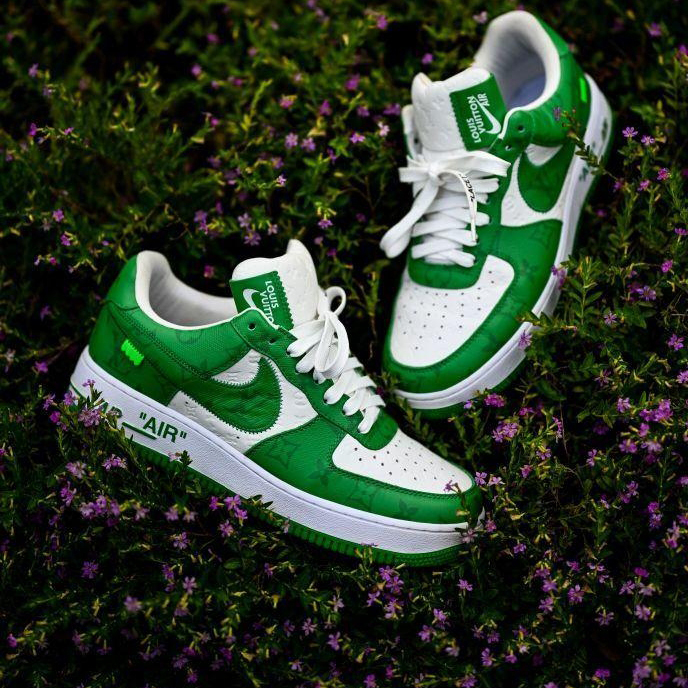 NiKe&Louis Vuitton【正規取扱店】、直営店 極めて希少な商品が含まれる【8500円プラスして２足を購入】