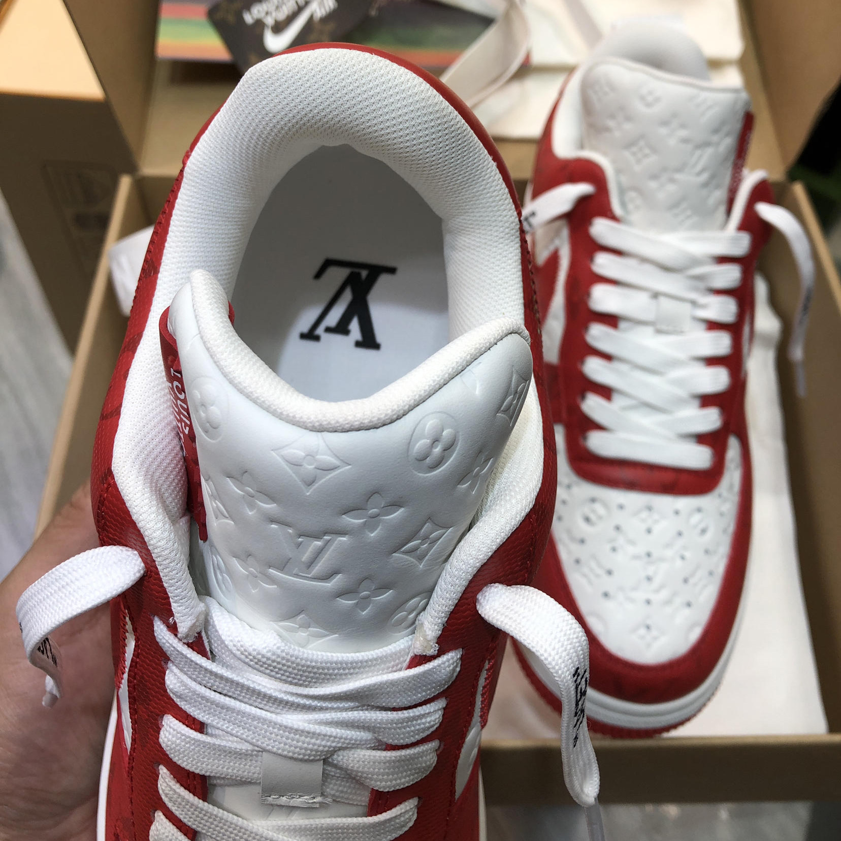 NiKe&Louis Vuitton【正規取扱店】、直営店 極めて希少な商品が含まれる【8500円プラスして２足を購入】