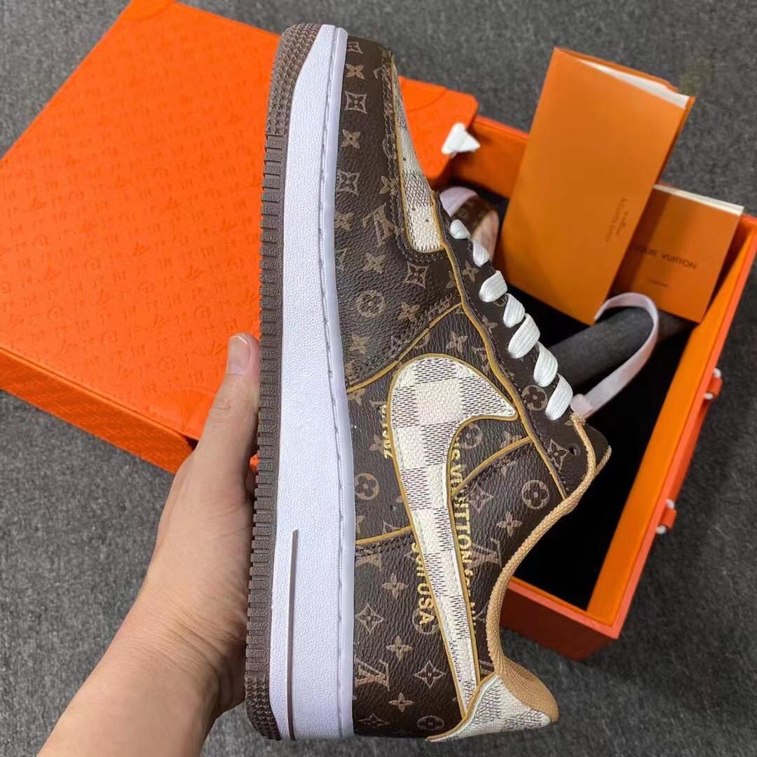 NiKe&Louis Vuitton【正規取扱店】、直営店 極めて希少な商品が含まれる【8500円プラスして２足を購入】