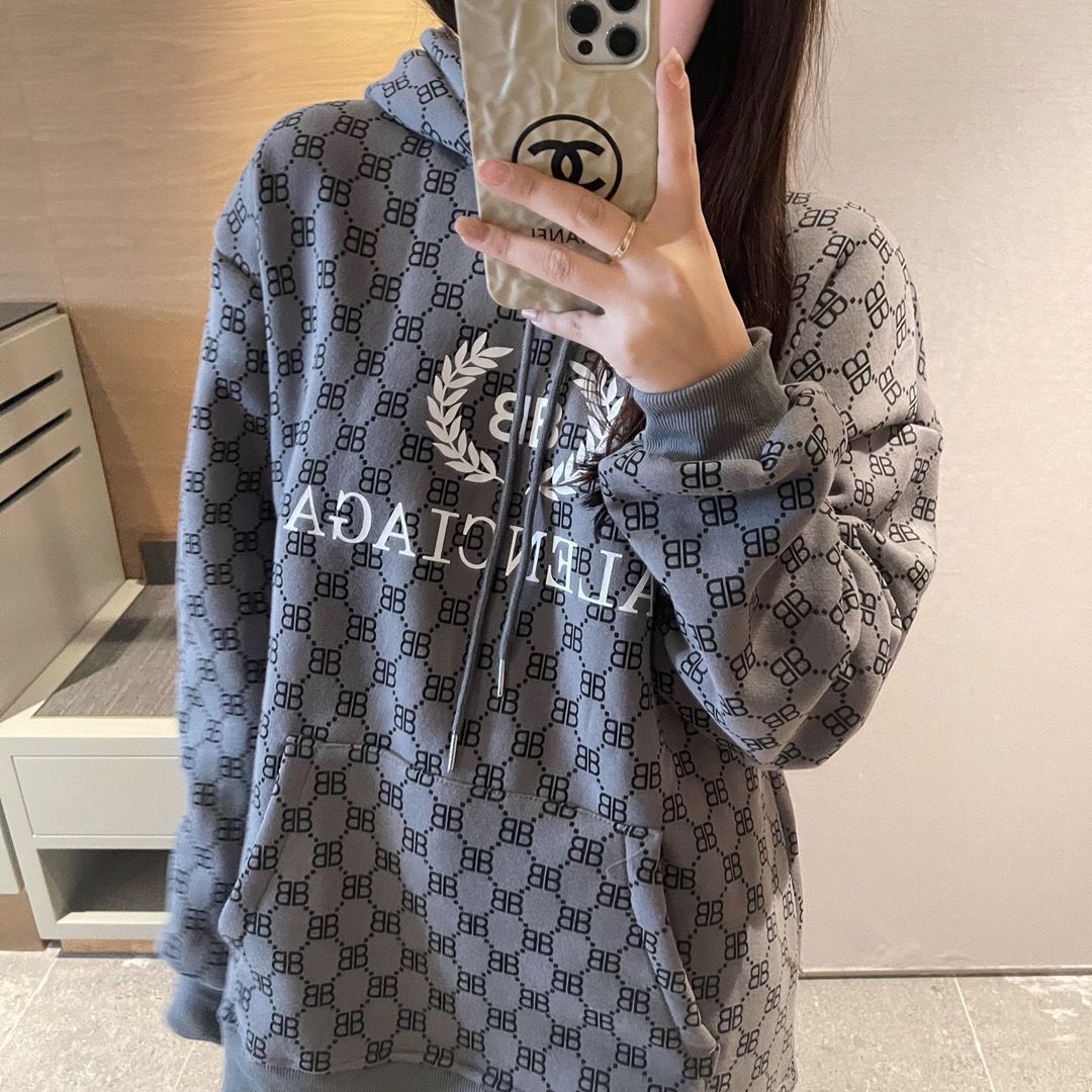 「2着目半額SALE」花柄フードなしパーカー、新発売タイプ、秋冬に大活躍することでしょう