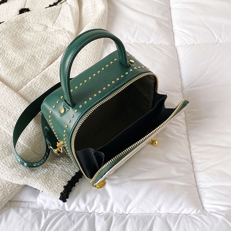 【8000円プラスして２点を購入】元のパッケージ、プリファードストア（特約店）、刺繍入り手提ハンドバッグ