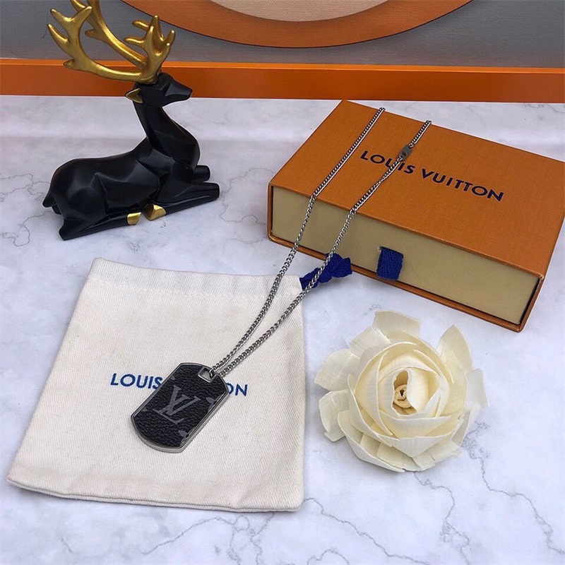 LVがあなたのために特別に作ったファッションネームプレートは、華やかな光で周囲の環境を魅了します。