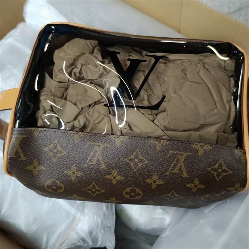 【正規取扱店】【品質の高い商品】大容量化粧品バッグ/ イタリアの手作り【二つ目は6000】