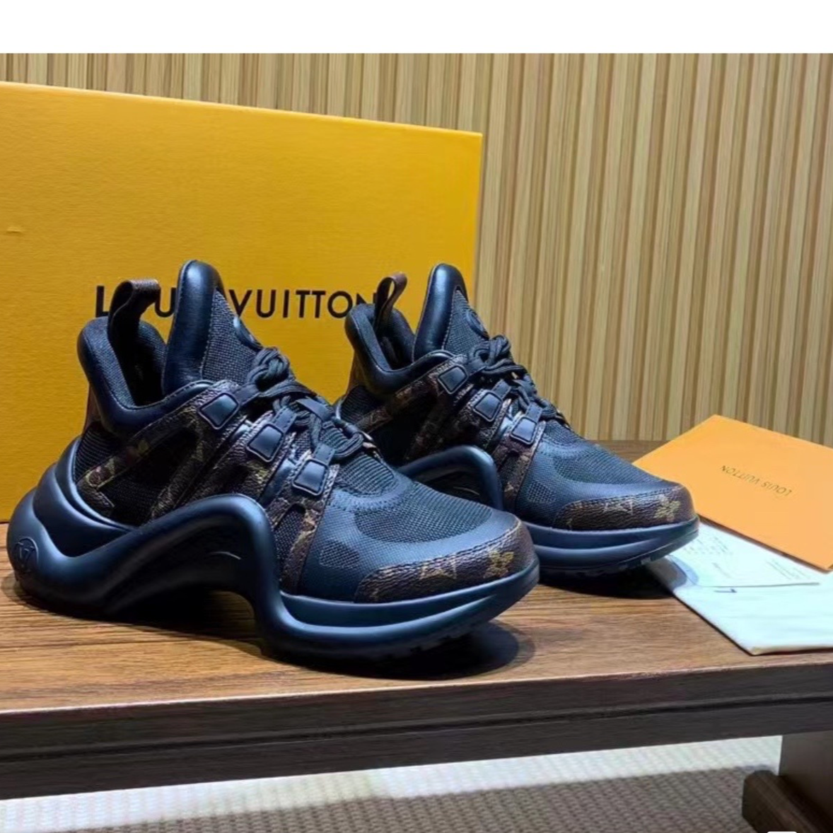 【LV正規取扱店】厚底で高さのあるスポーツ用ランニングシューズ[オフィシャル] 超買い得! 月に注文万件以上。是非いかがでしょうか。