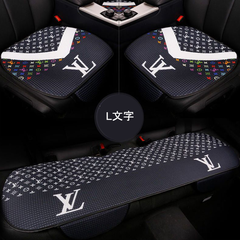 感受奢华，車の上でも。LVのカーシートカバーで、贅沢な旅をお楽しみください。高品質の素材で作られ、細部にこだわったデザインは、尊厳なスタイルを演出します