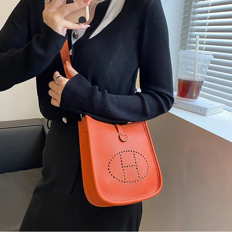 限定30個！売り切れ次第終わり！【Hermes|公式サイトは正規品】「STORY」雑誌掲載高垣麗子さんの愛用しているエルメスの大人気新作“velyne”バッグを入手