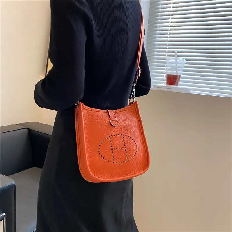 限定30個！売り切れ次第終わり！【Hermes|公式サイトは正規品】「STORY」雑誌掲載高垣麗子さんの愛用しているエルメスの大人気新作“velyne”バッグを入手