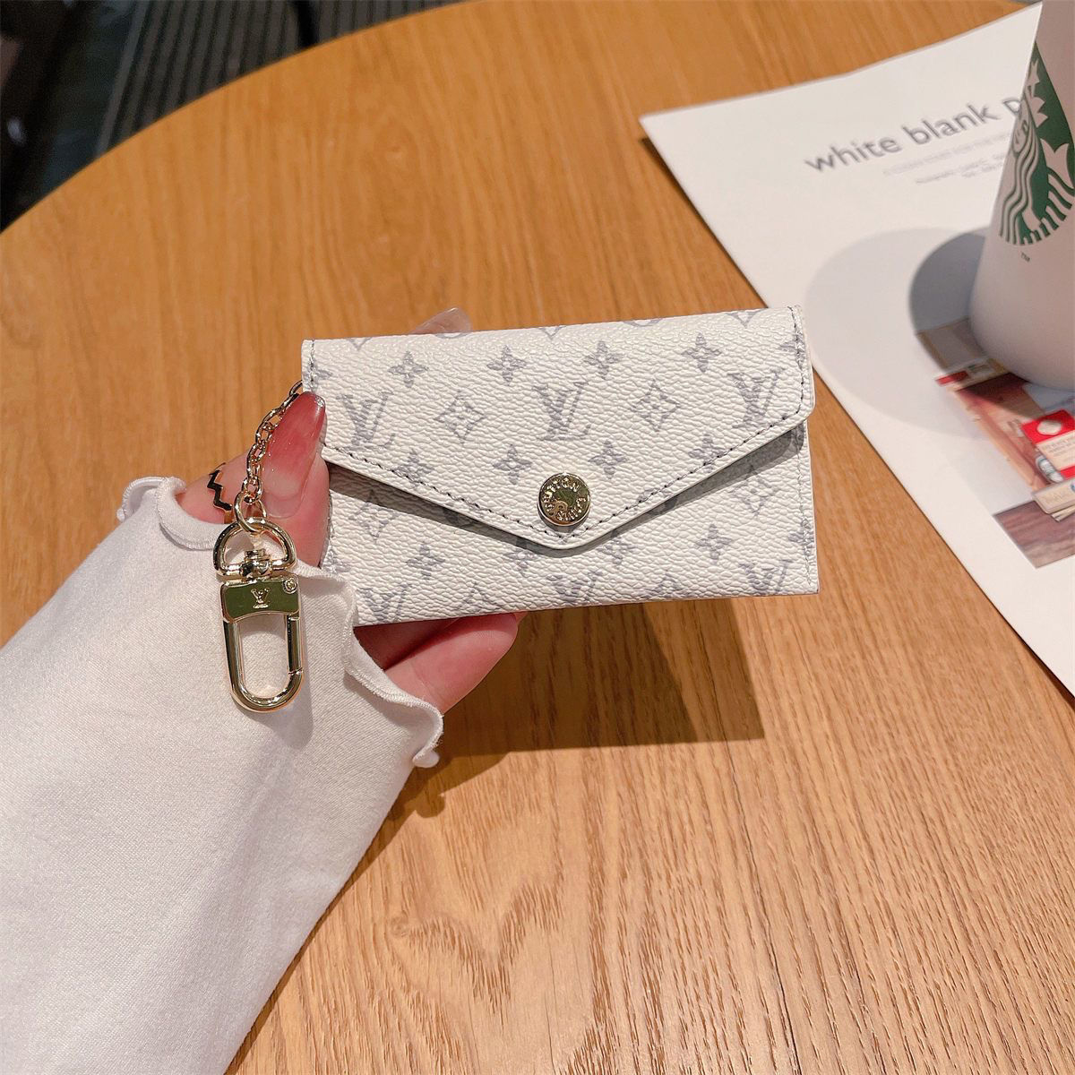 LOUIS VUITTON（ルイヴィトン）キーポーチ【二点目4000】