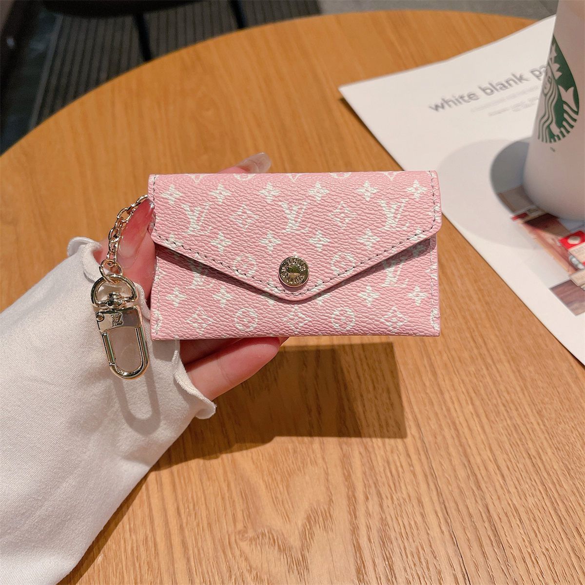 LOUIS VUITTON（ルイヴィトン）キーポーチ【二点目4000】