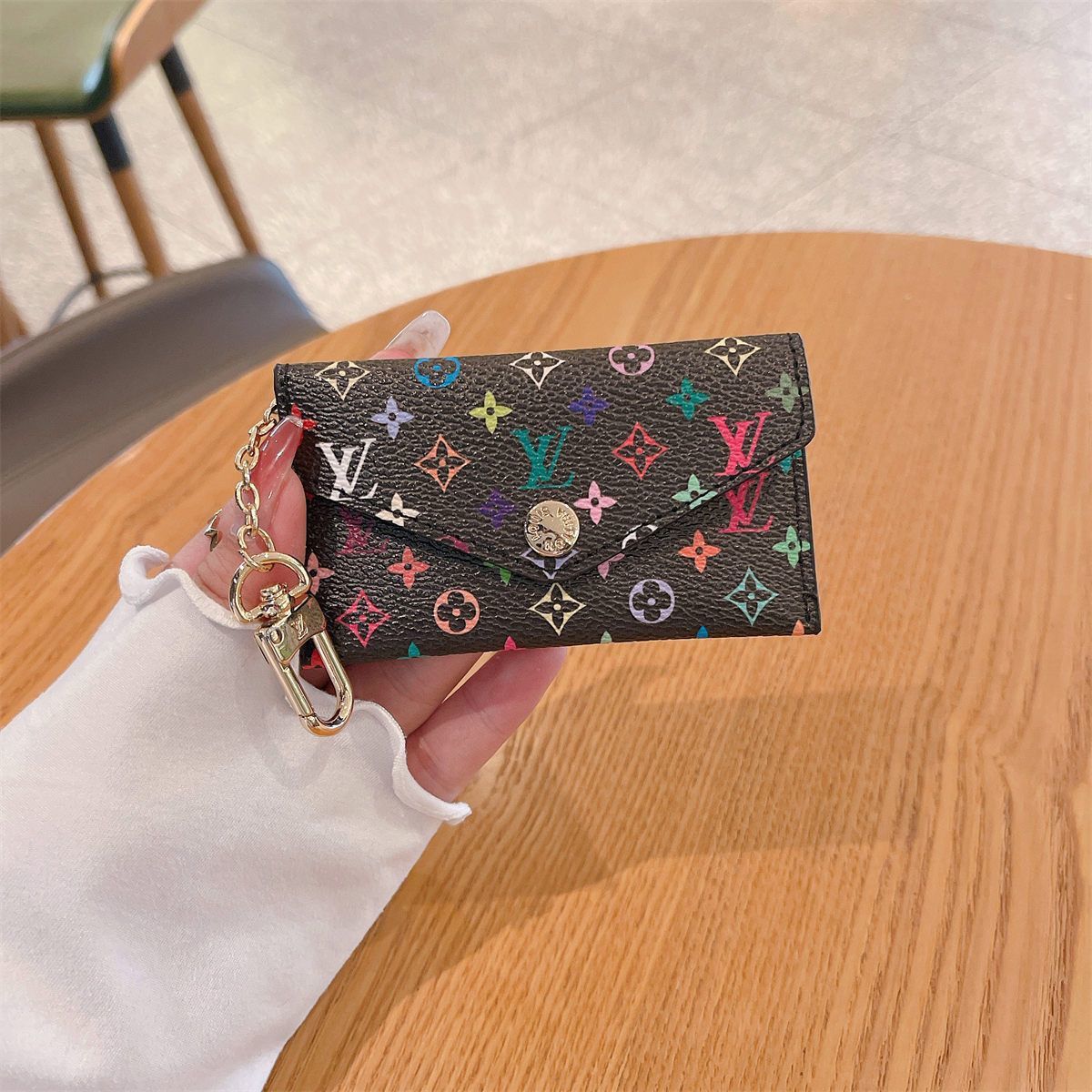 LOUIS VUITTON（ルイヴィトン）キーポーチ【二点目4000】