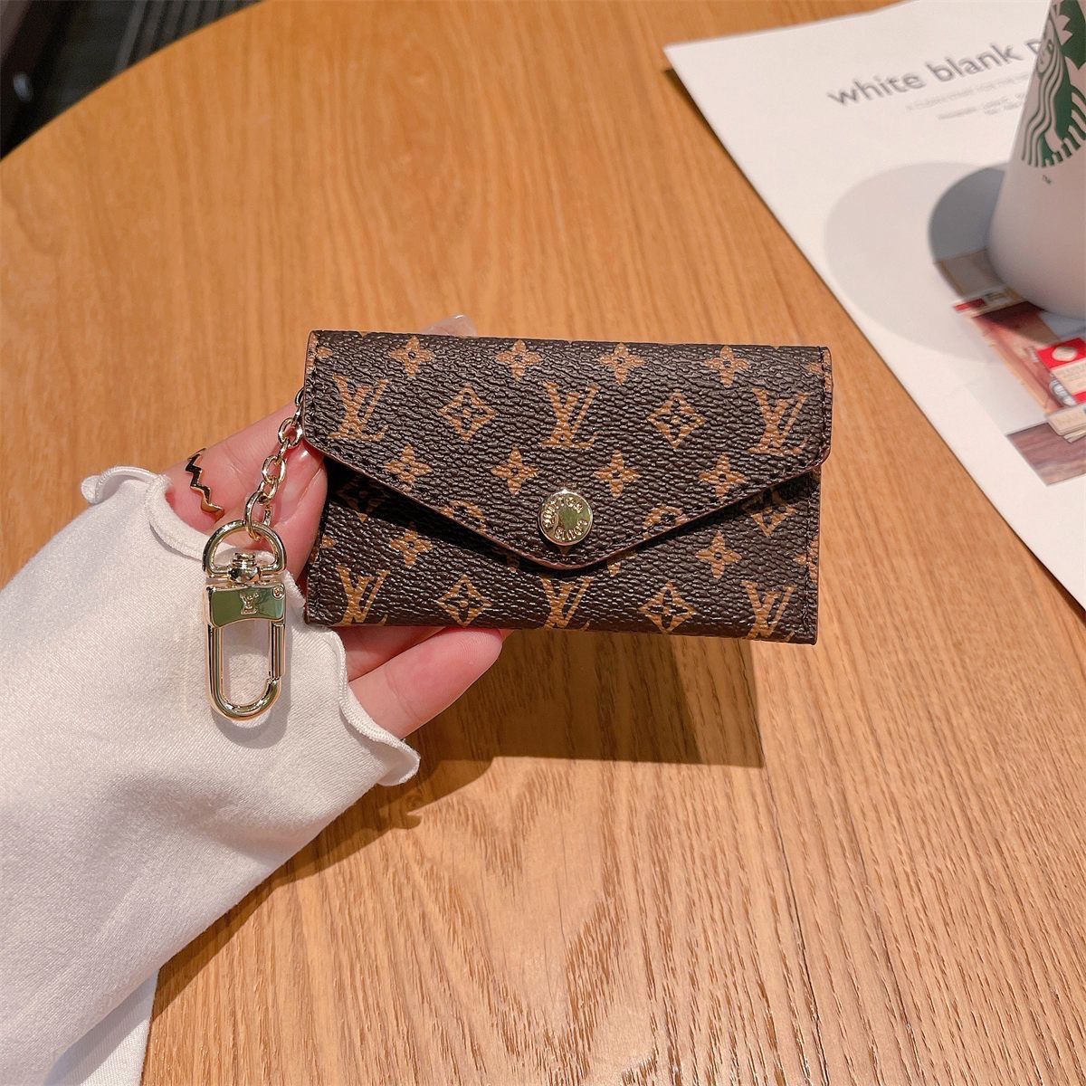 LOUIS VUITTON（ルイヴィトン）キーポーチ【二点目4000】