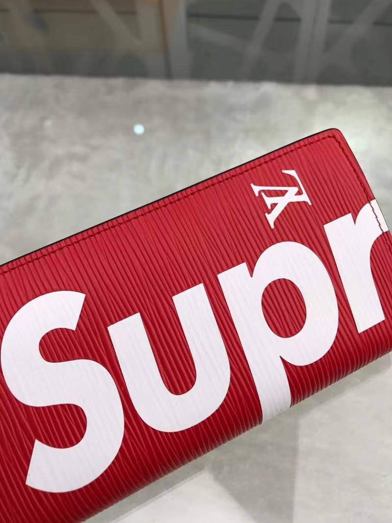 元のパッケージ 「正規品保証、公式と同じデザイン」シュプリーム財布コピー 新品 Louis Vuitton×Supreme ジッピーウォレット男女兼用 赤