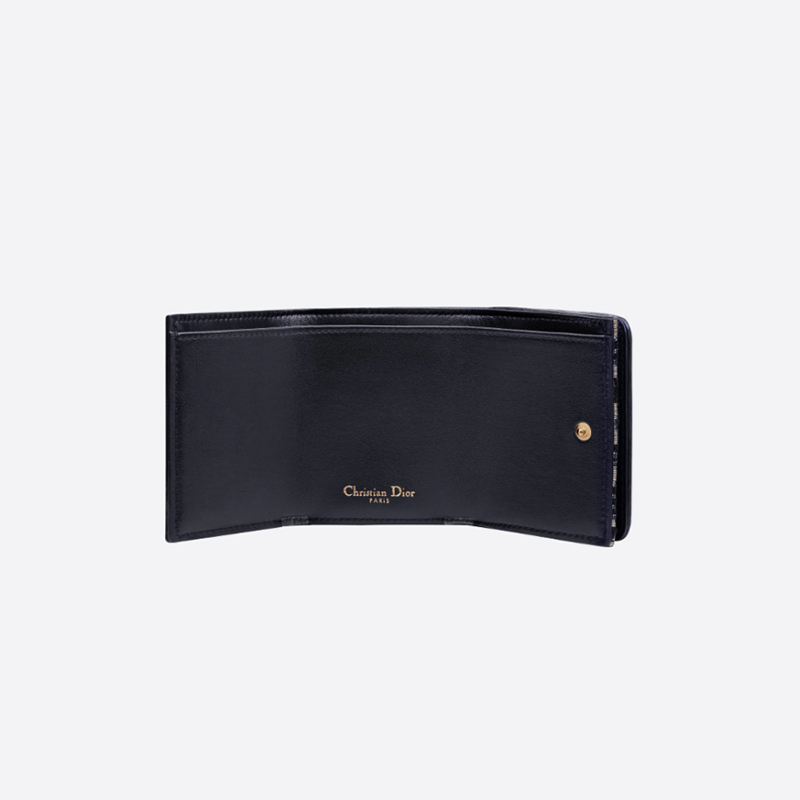 《新作限定♪めっちゃ便利♡》MONOGRAMキルティンググレインエンボスレザージッパー二つ折り財布