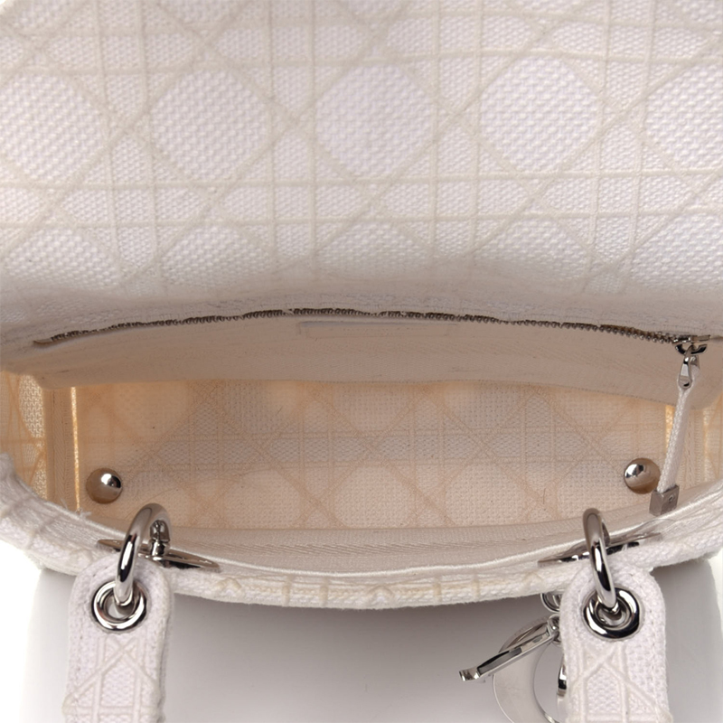 雑誌掲載！完売必至！憧れのMedium Lady D-Lite Bag！ 刺繍キャンバス グレー バッグ。