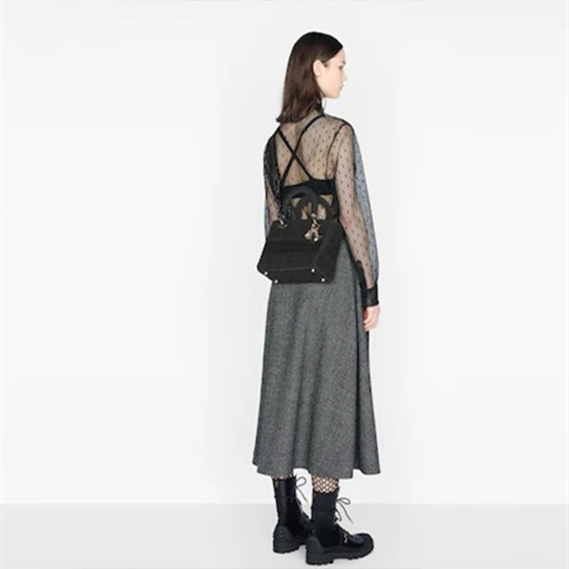 雑誌掲載！完売必至！憧れのMedium Lady D-Lite Bag！ 刺繍キャンバス グレー バッグ。