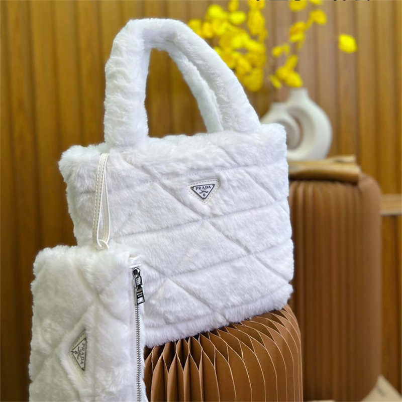 雑誌掲載で大人気【2022秋冬新作】Shearling tote☆シャーリングトート（付属品：財布）