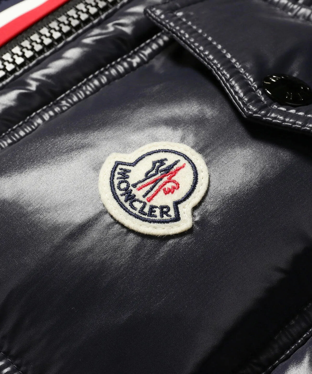 関税負担なしMoncler MONTBELIARD フード付ダウンジャケット 