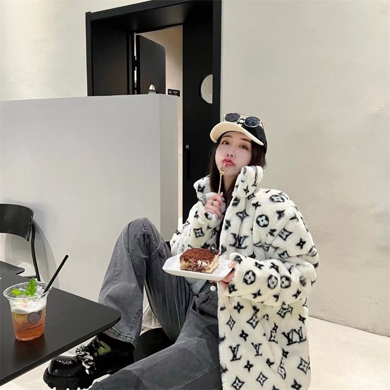 Louis Vuitton「正規品保証、公式と同じデザイン」2点目10000円！トレンドラムファーコート