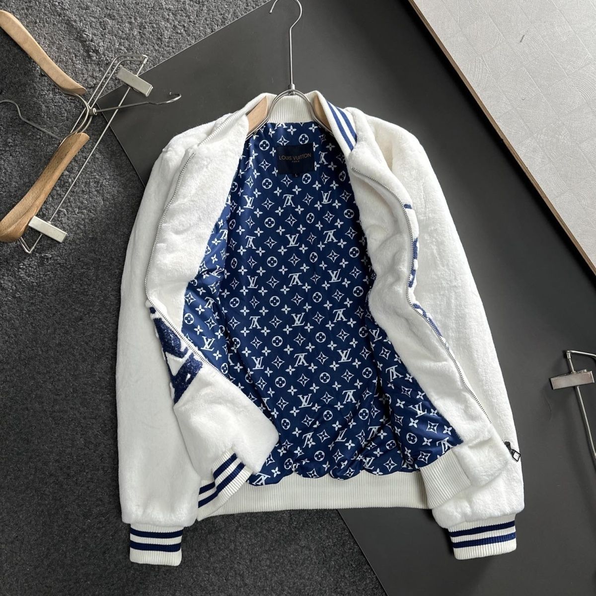 【今年の新商品】国内発送Louis Vuittonカラーブロック フリース ジャケット