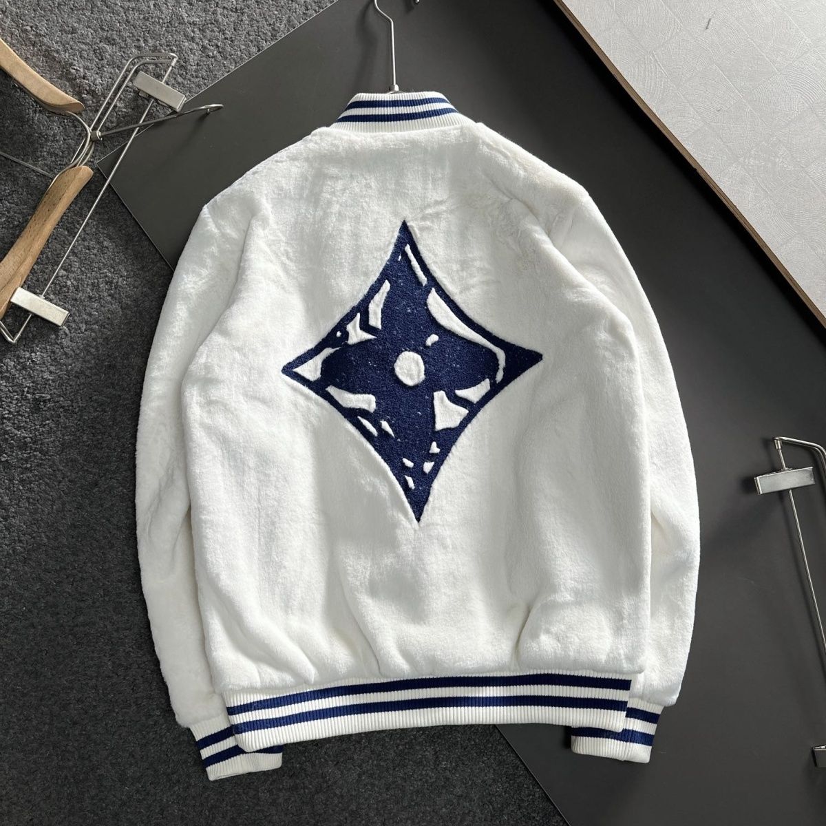 【今年の新商品】国内発送Louis Vuittonカラーブロック フリース ジャケット
