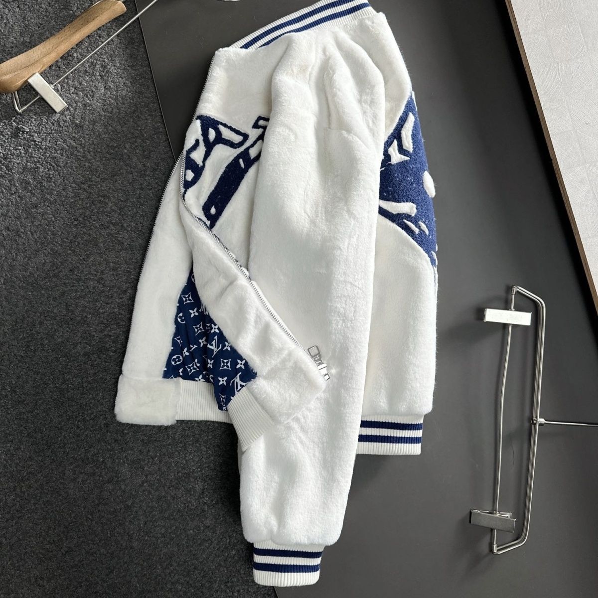 【今年の新商品】国内発送Louis Vuittonカラーブロック フリース ジャケット