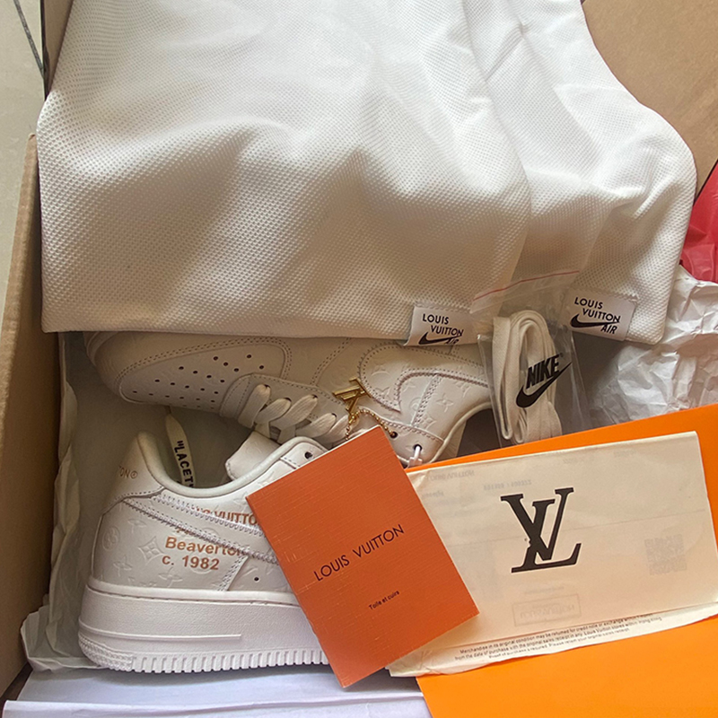 【今年の新商品】THE LOUIS VUITTON X NIKE AIR FORCE 1【代金引換】