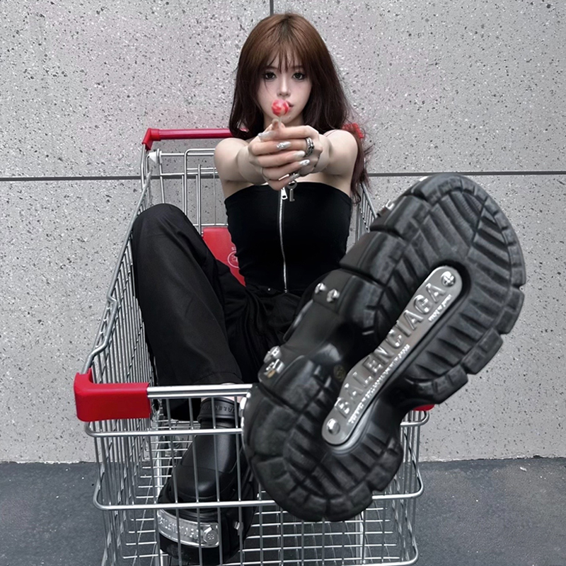 BALENCIAGA【 海外ブランド直営店】*HOT*男の子も女の子も着られます HARDCROCS™ ミュール【8000円プラスして２点を購入】