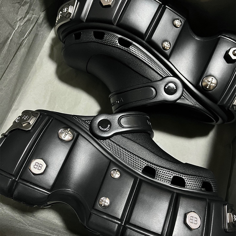 BALENCIAGA【 海外ブランド直営店】*HOT*男の子も女の子も着られます HARDCROCS™ ミュール【8000円プラスして２点を購入】