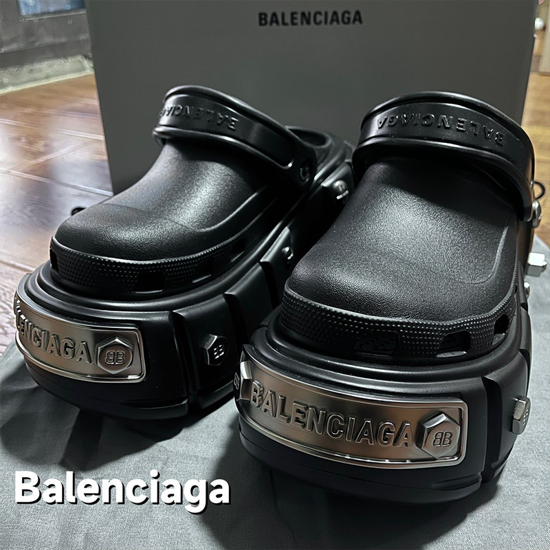 【BALENCIAGA 海外ブランド直営店】*HOT*【8000円プラスして２点を購入】男の子も女の子も着られます  HARDCROCS™ ミュール