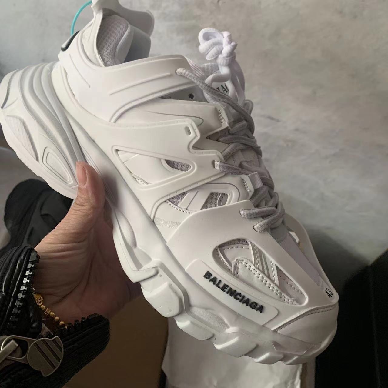 【正規取扱店】【品質の高い商品】★BALENCIAGA★Low-Top Sneakers