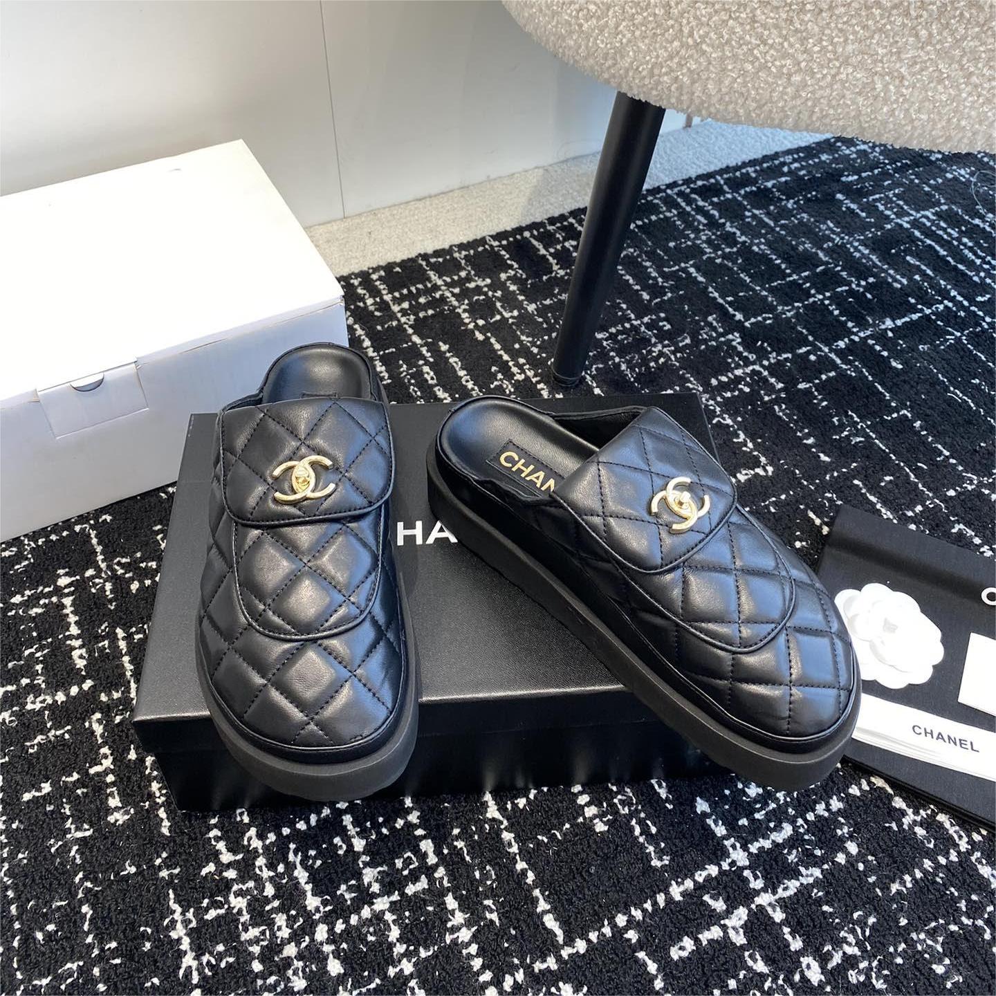 【公式指定特約店】*HOT*【 LV / GUCCI / CHANEL 海外ブランド直営店】エンボス型カジュアルバッグ、平たいスリッパです「正規品保証、公式と同じデザイン」