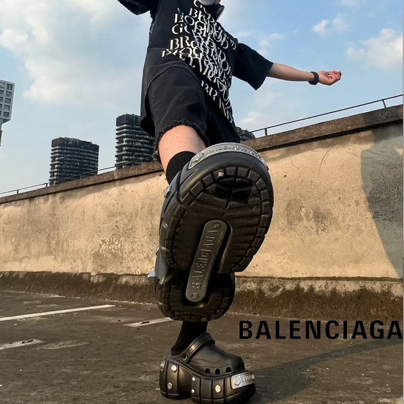 BALENCIAGA【 海外ブランド直営店】*HOT*男の子も女の子も着られます HARDCROCS™ ミュール【8000円プラスして２点を購入】