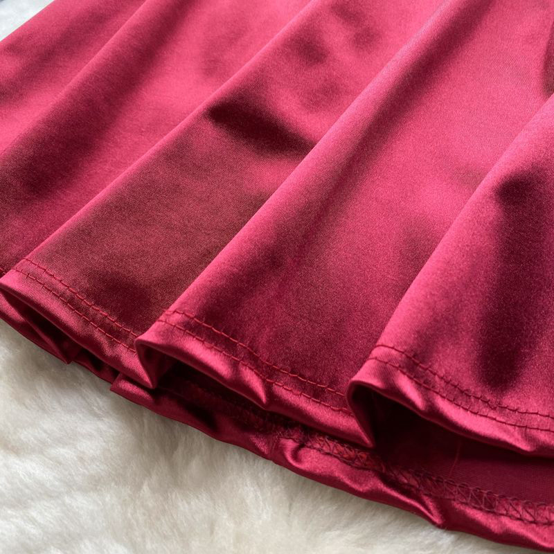 パールサテンのネグリジェ