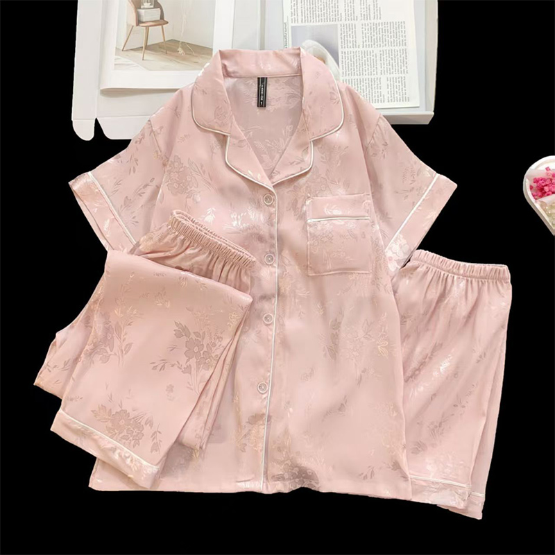 薄手のスリーピースパジャマ