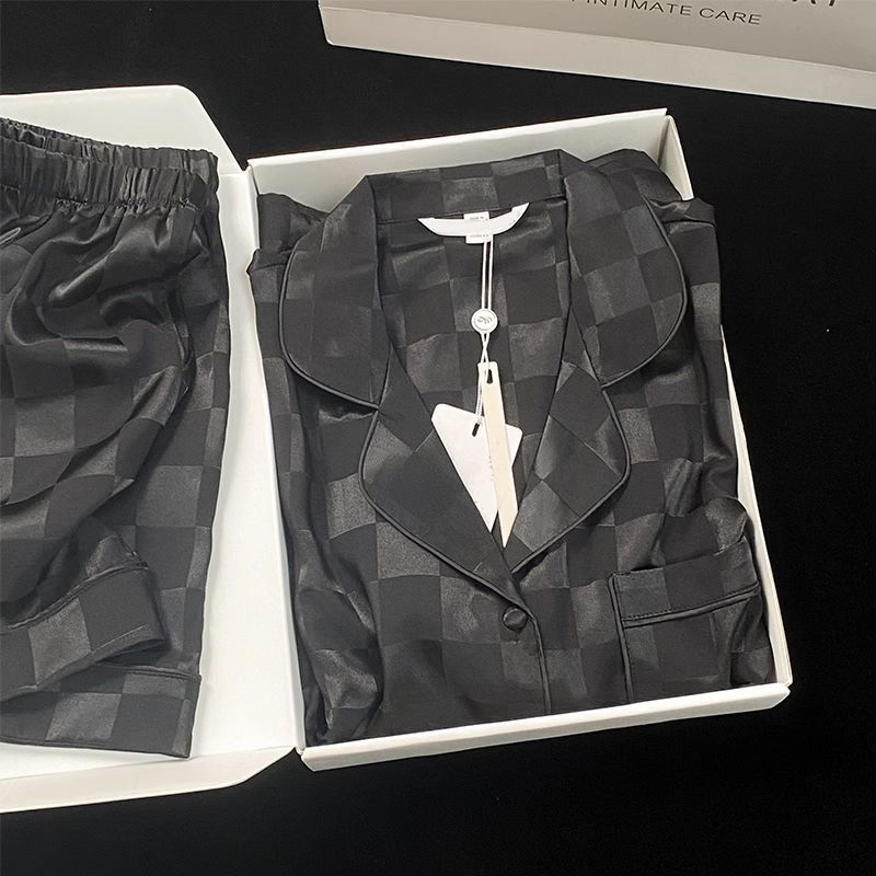 シルクパジャマセット